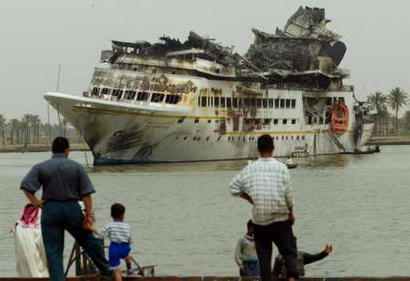 【组图】巴士拉附近被击毁的萨达姆私人游艇