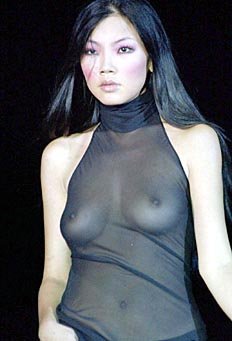 意著名女装展示会女模着<em>透视</em>装--北方网-新闻