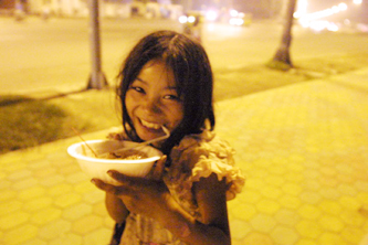 暗访街头乞讨女